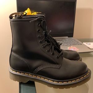 SOLD!!!!Dr. Martens - Hardly worn, clean like new size 7. Small scuff